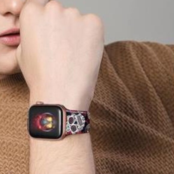 NEW Skull Luxury Apple Watch Band - Picture 3 of 5